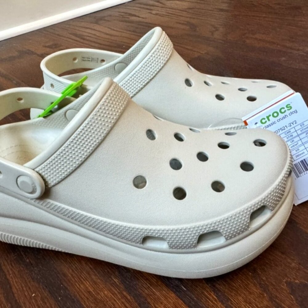 Brand NWT Crocs Mega Crush Clogs, Size m7/w9